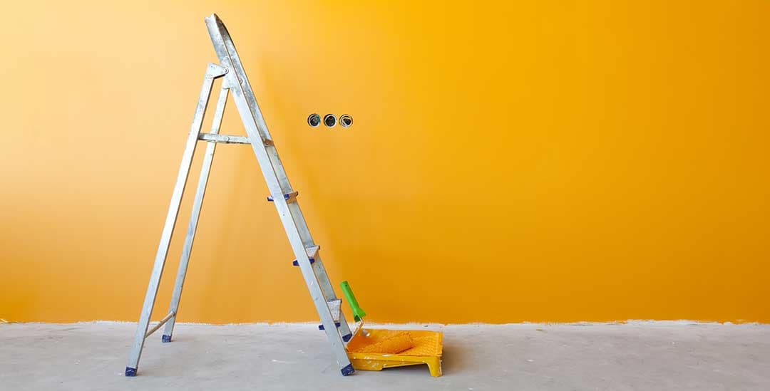 Préparation d'un mur avant peinture